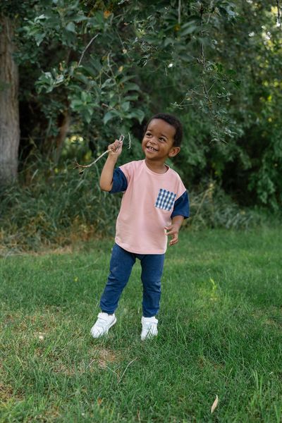 Relaxed Pocket Tee in Aster Lake