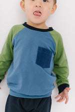 Load image into Gallery viewer, Bamboo Raglan Pullover in Pacific Colorblock
