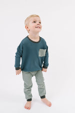 Load image into Gallery viewer, Bamboo Modern Sweatshirt in Bluegrass
